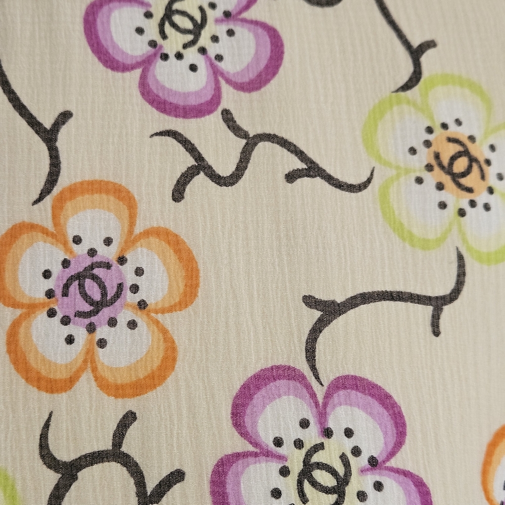 CHANEL Cream Floral Short-Sleeve Blouse with Pink Orange Green Flowers - Picture 2 of 14